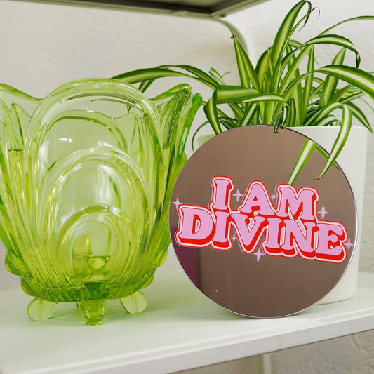 Retro I Am Divine Disc Mirror